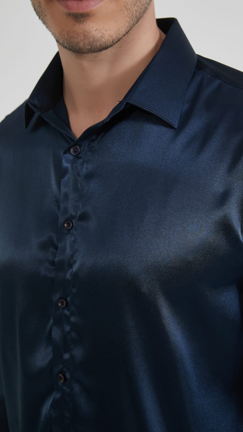 Camicia lucida in raso blu scura