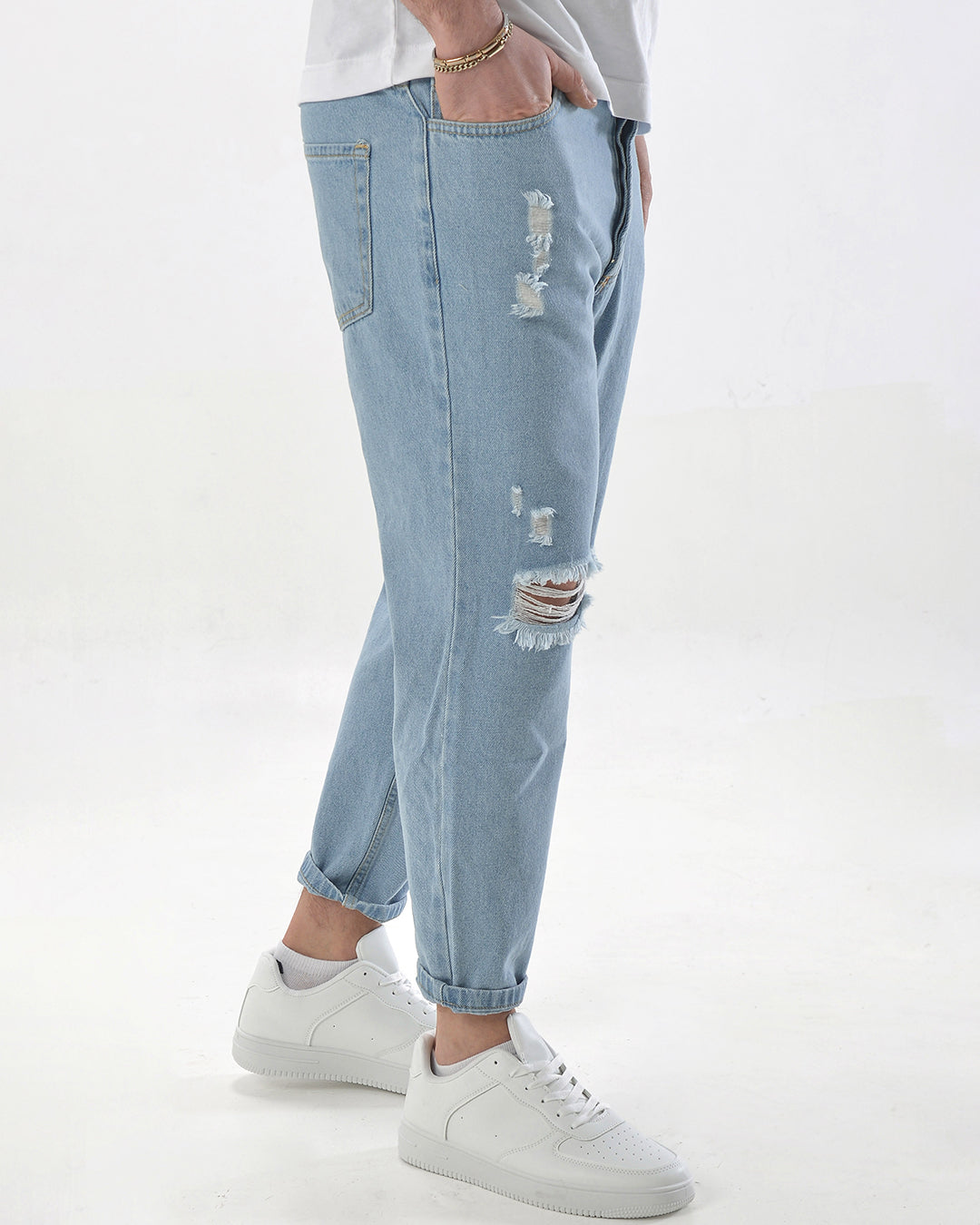 Jeans loose fit con strappi sulle ginocchia nm220