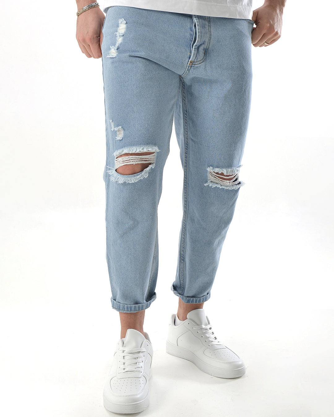 Jeans loose fit con strappi sulle ginocchia nm220