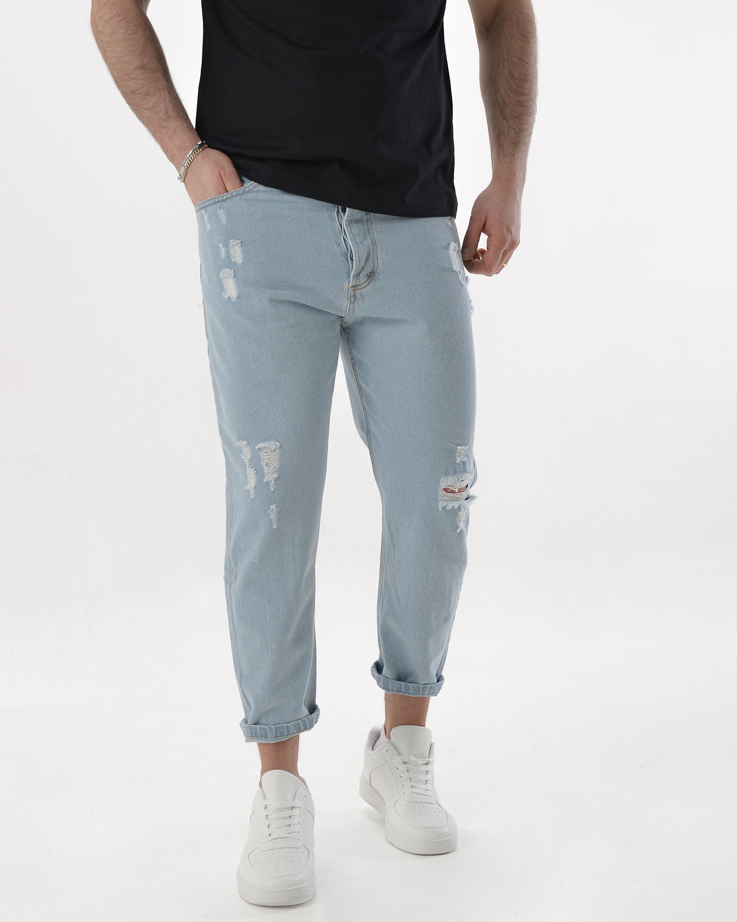 Jeans loose fit con piccoli strappi Mrc01