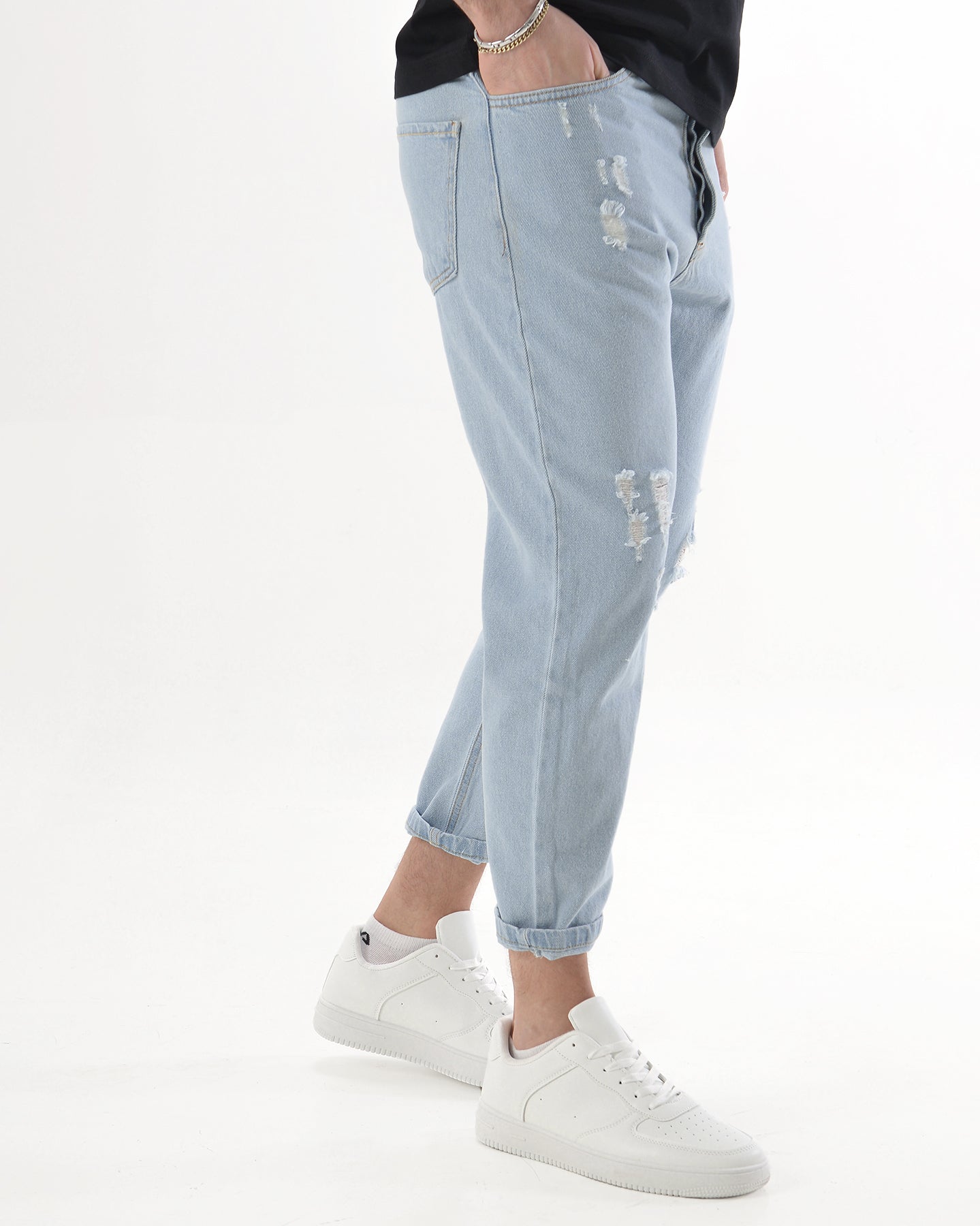 Jeans loose fit con piccoli strappi Mrc01