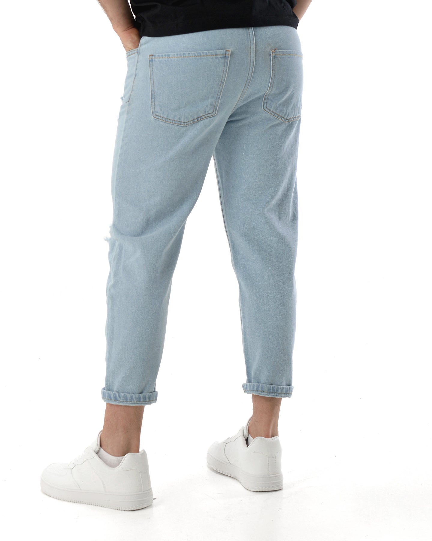 Jeans loose fit con piccoli strappi Mrc01