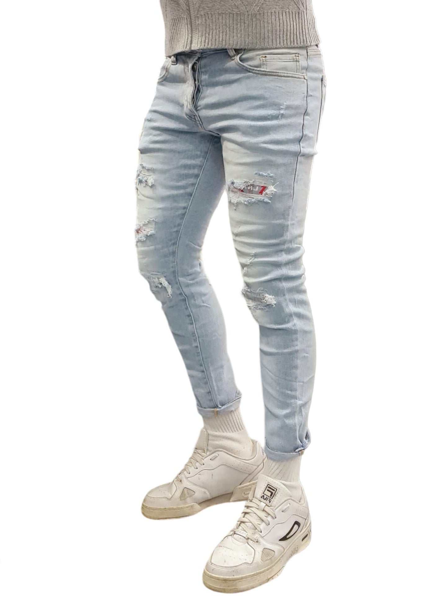 Jeans slim con piccole rotture e toppe sottostanti