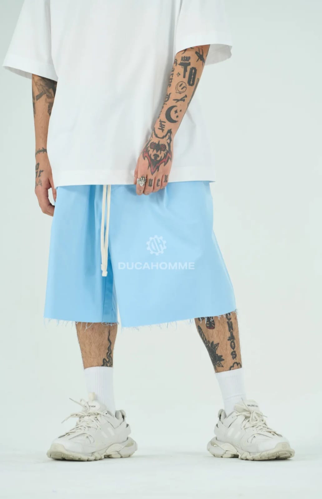Pantaloncino taglio vivo art.828221 oversize celeste Duca Homme